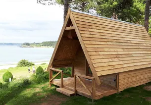 Cabane en bord de mer au Camping du fond de la Baie à Locquirec 